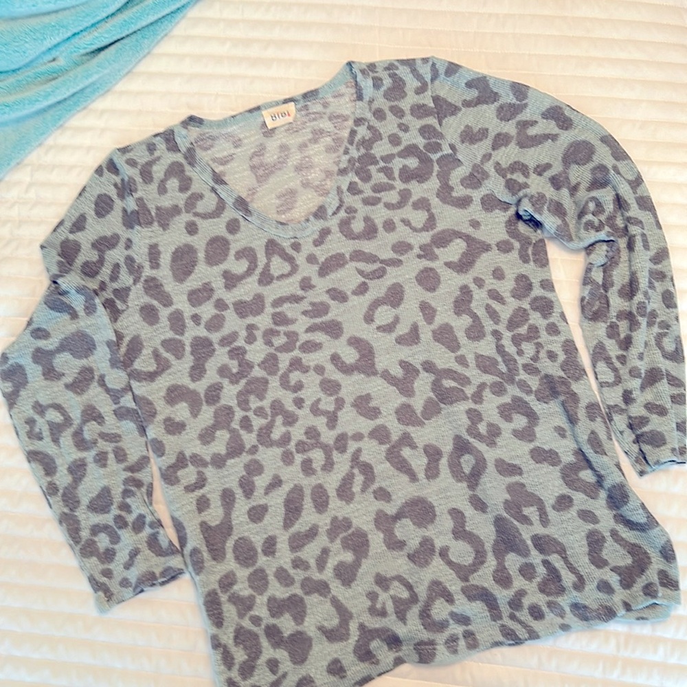 Leopard Print turquoise and gray lightweight sweater size Large